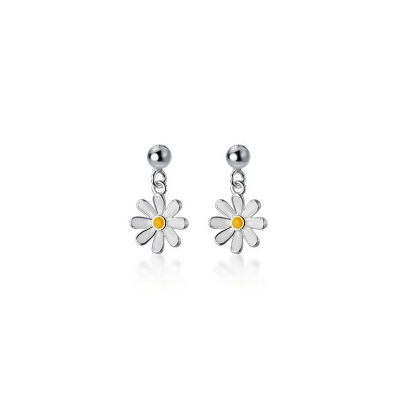 Vintage Daisy Flower Ear Buckle Hoop Earrings for Women Girl Delicate Enamel Sunflower Pendant Circle Earrings Summer Jewelry