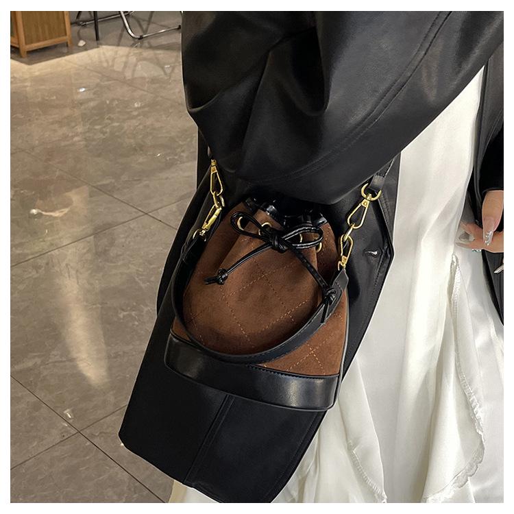 2025 High-End Color Block Retro Bucket Bag - Handheld, Single Shoulder, Crossbody