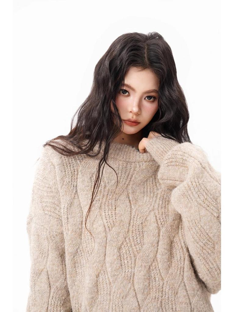 Men's Retro Cable Knit Sweater - Loose Fit, Round Neck, Autumn/Winter Pullover.
