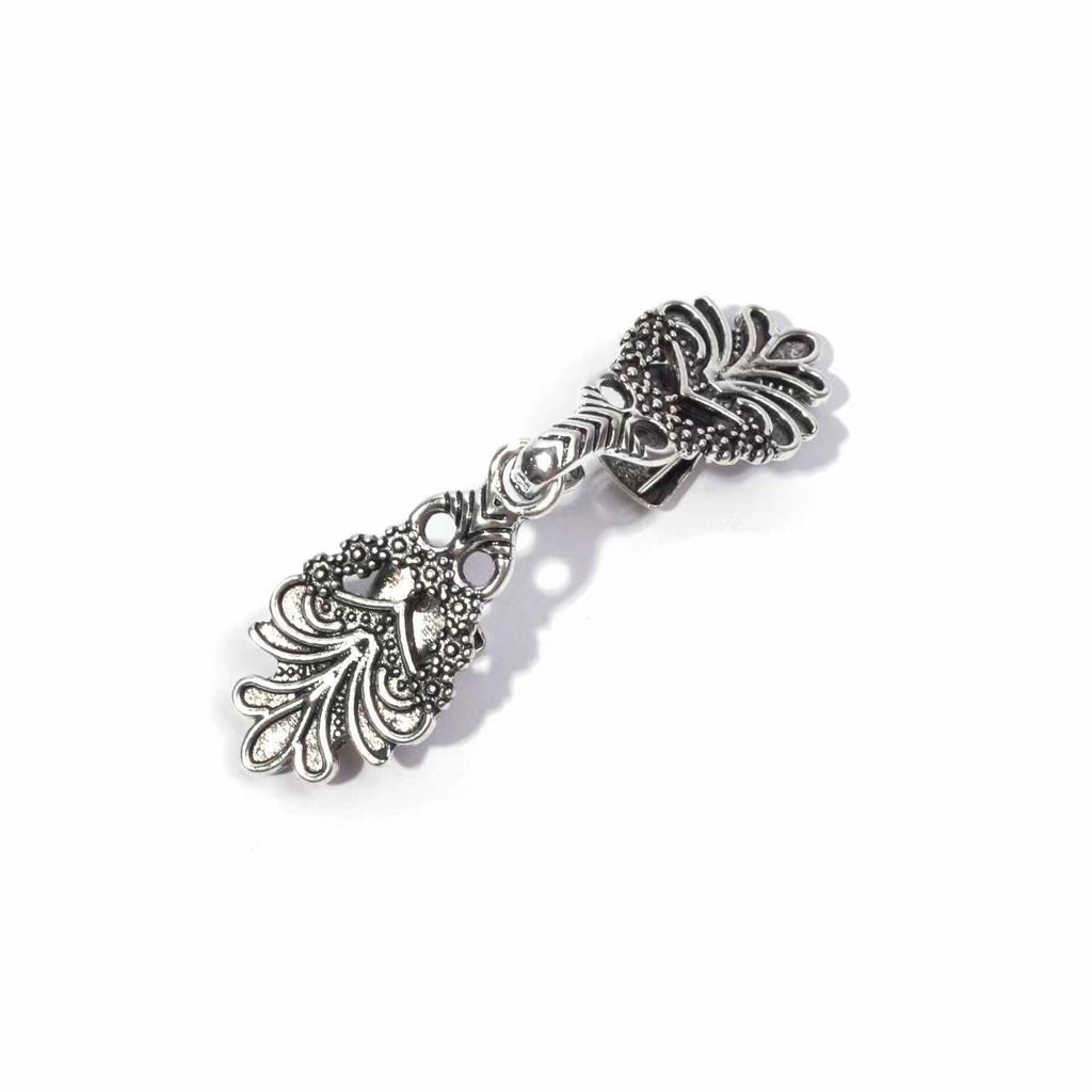 Retro Chinese Alloy Shawl Clip: Creative Hollow Scarf Buckle, Double Sweater Clip Brooch Travel Accessory.