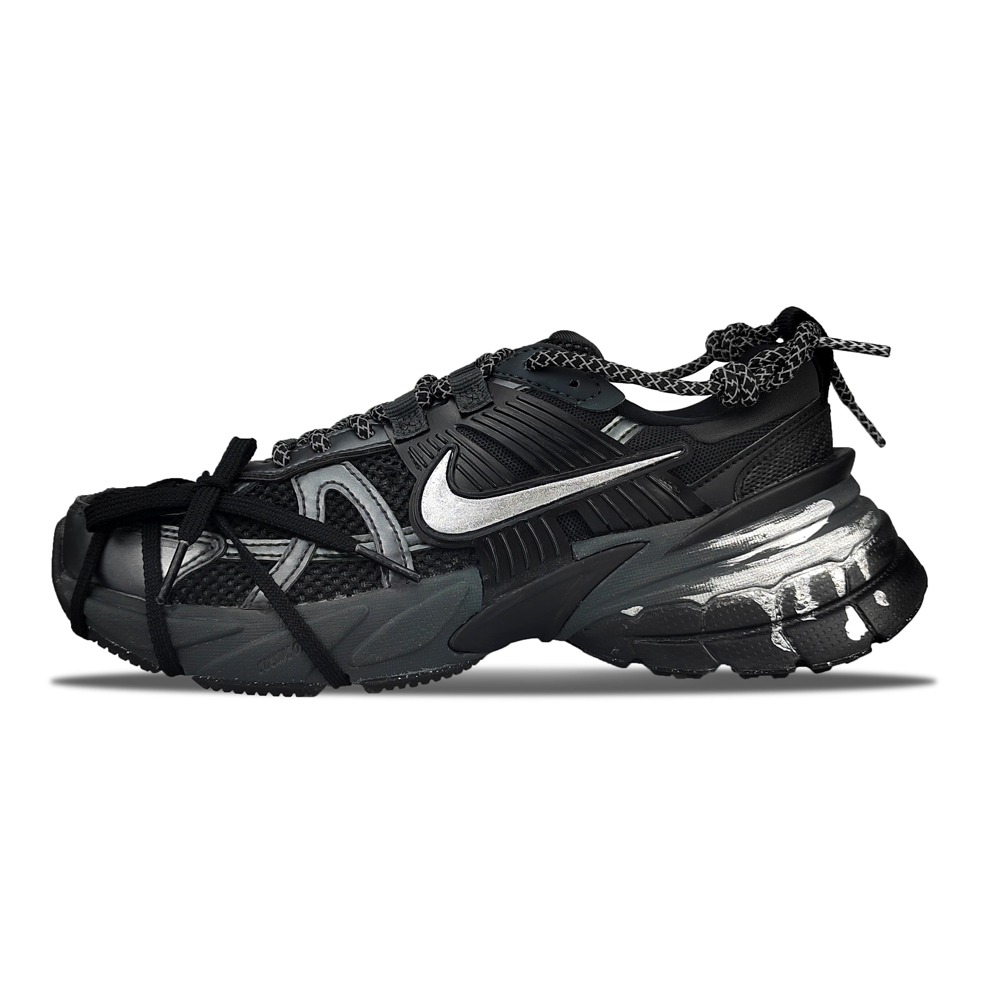Nike V2K Run Low top Casual Running Shoes Women s Silver Black FD0736-001(Team220-) 37.5