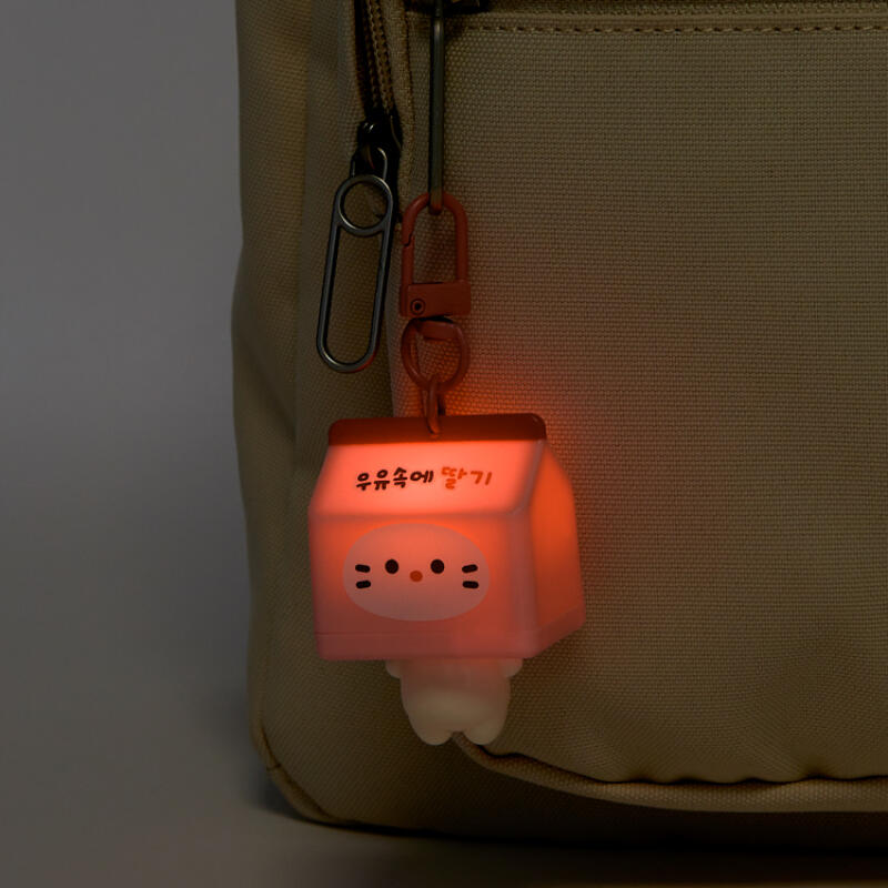 Strawberry Cat Light Keychain (20013214)