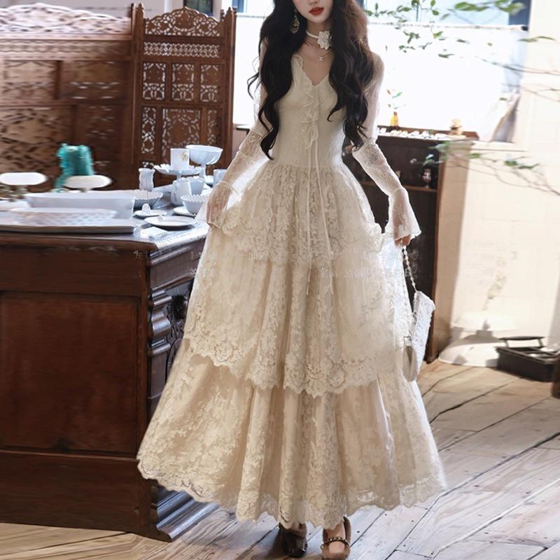 French retro light wedding dress three-layer tower lace cake skirt heavy industry lotus leaf V-neck long skirt temperament large skirt new