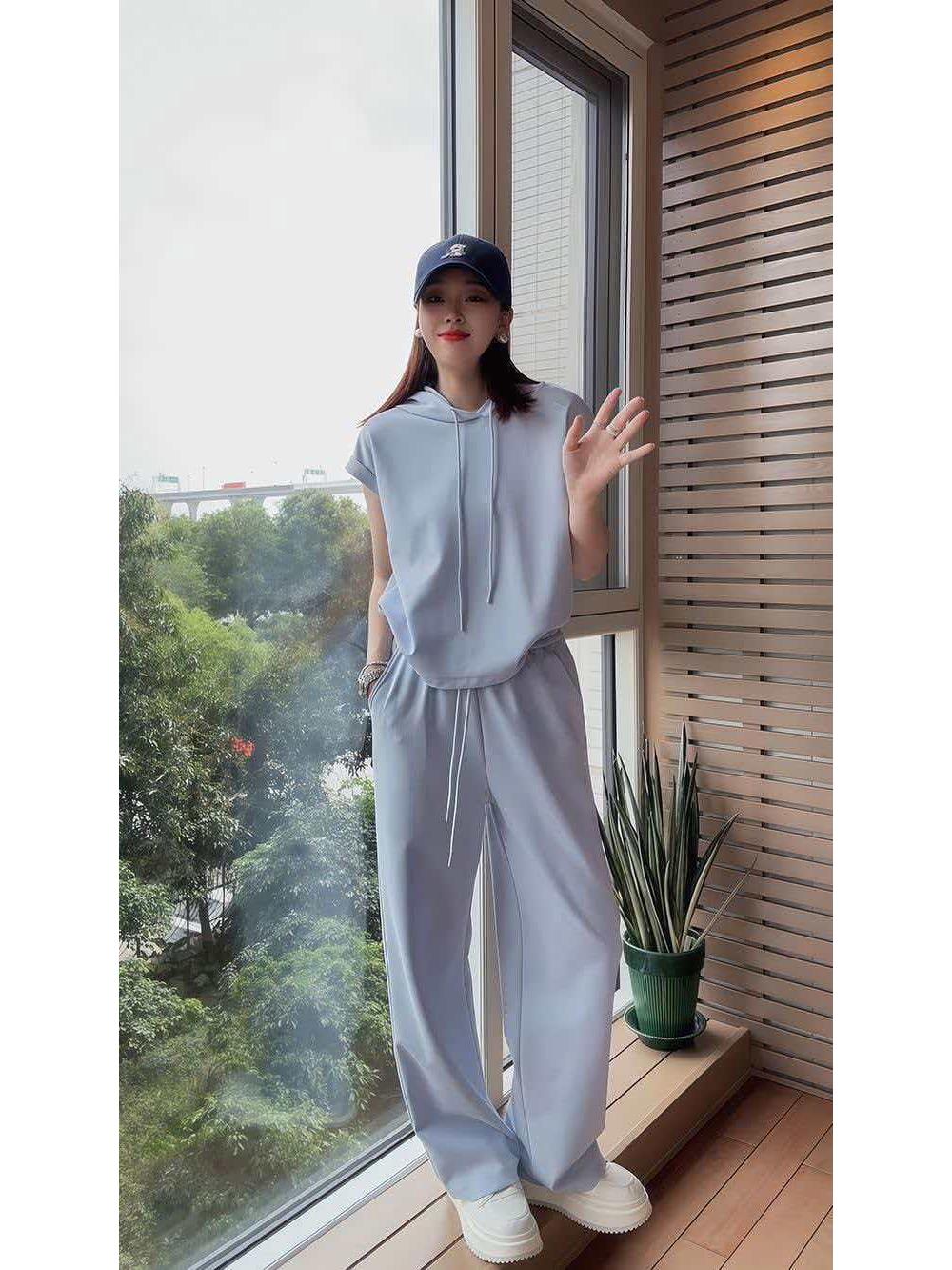 

2026 Summer Women s Plus Size Chic Sportswear Set: Fashionable, Loose, and Stylish Two-Piece Outfit 4XL
