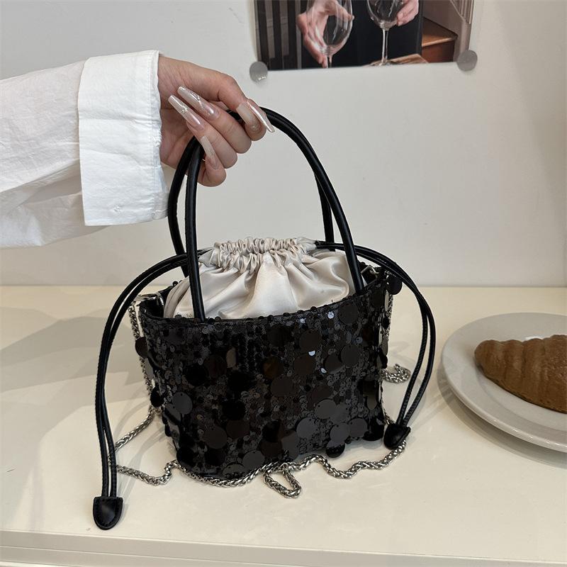 

Sequins Versatile Casual Personality Versatile Shoulder Bag Women s Light Commuter Advanced Texture Temperament Fashion Messenger Bag чорний