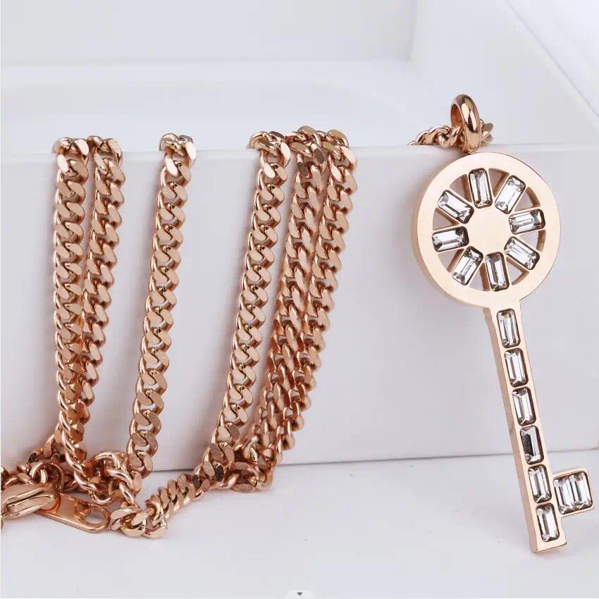 Pendentif Clé Romantique Ouvrez Votre Cœur Colliers en Acier Inoxydable pour Femmes Mode Coréenne Chaîne de Pull Clavicule Douce Sexy