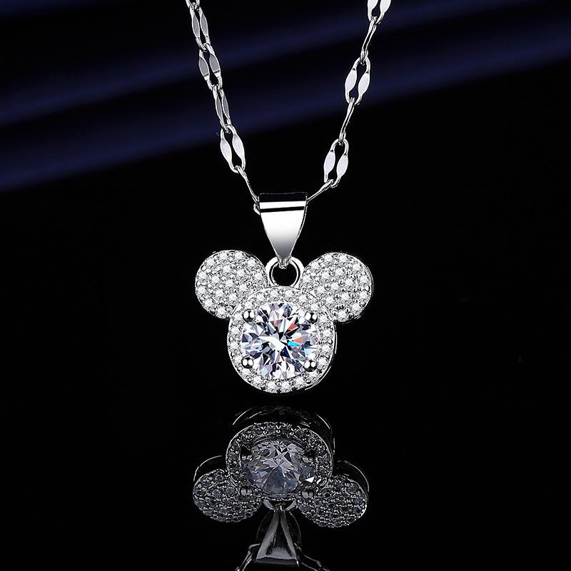 Colar com Pingente Mickey: Zircônia de 1 Quilate Oito Corações e Flechas, Pingente Redondo de Moda Feminina de Luxo.