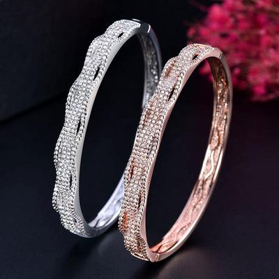 WWJ Offene Manschetten-Design, hochwertiger, geometrischer Zirkonia-Damen-Armreif, Schmuck