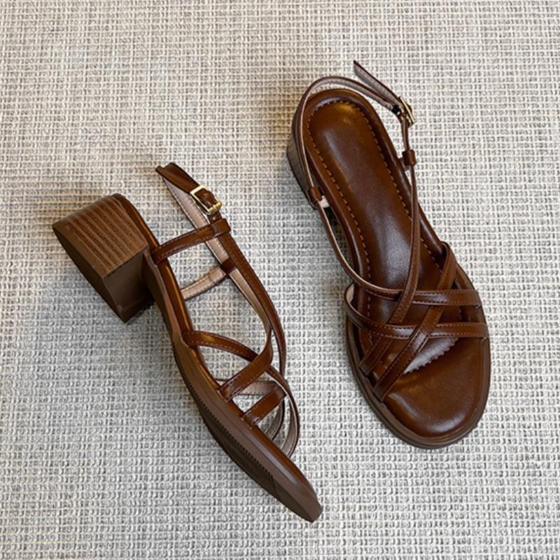 

Модные босоножки с открытым носком 2025 Французский ретро средний каблук Летние новые повседневные удобные женские туфли Перекрестный ремешок Римские женские сандалии 40 коричневый