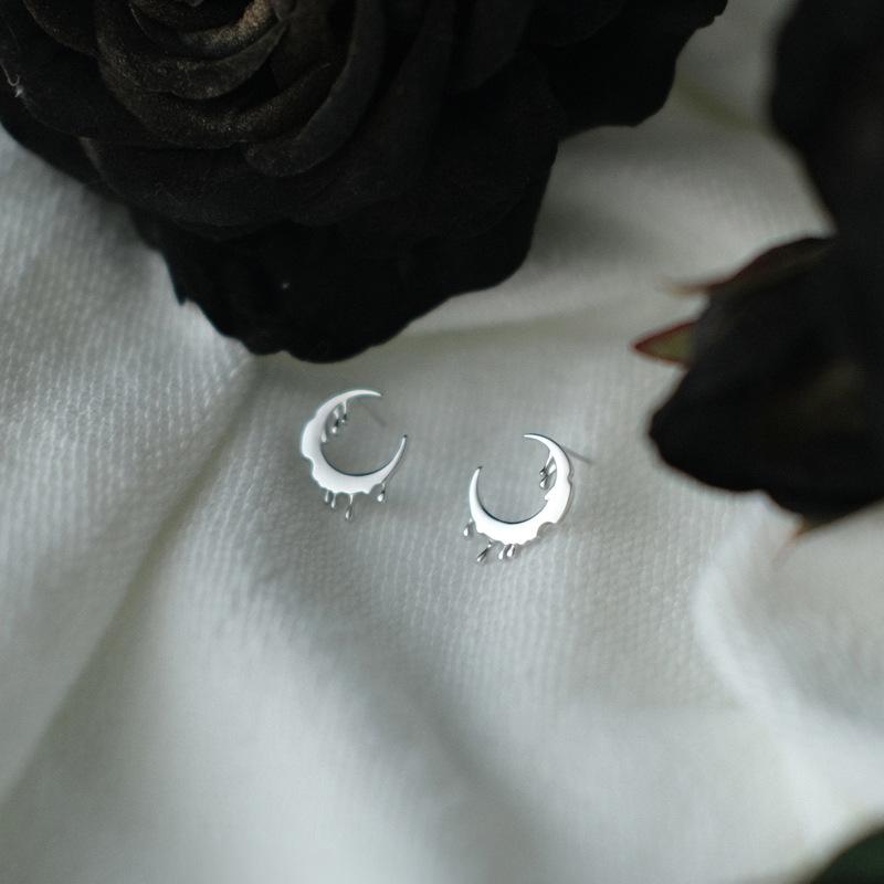 Original Dissolving Moon Stud Earrings Women'S Fashion Exaggerated Cool Personality Design Lava Texture Earrings Early Spring