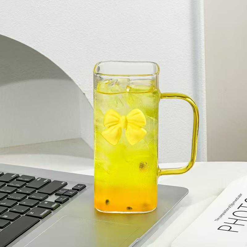 INS Stil Schmetterlingsbecher: Hohes Borosilikatglas, Transparentes quadratisches Design mit Griff & Strohhalm, Temperaturbeständig für Frauen.