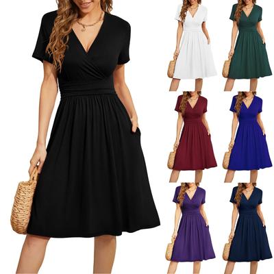 Lässiges Chiffonkleid mit V-Ausschnitt und Rüschenbedruck für Damen