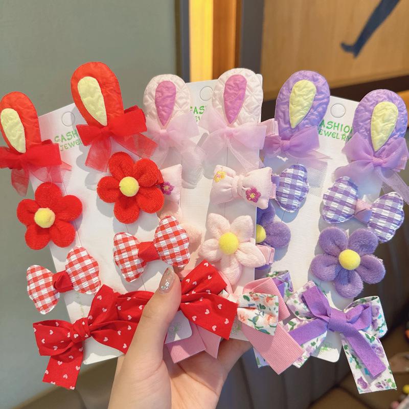

Adorable Flower Hairpin: Bow & Net Yarn Design for Little Princesses