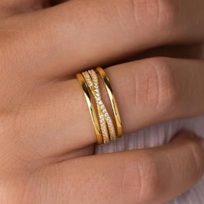 Elegante Trio: Set di Anelli Geometrici a Croce Classici