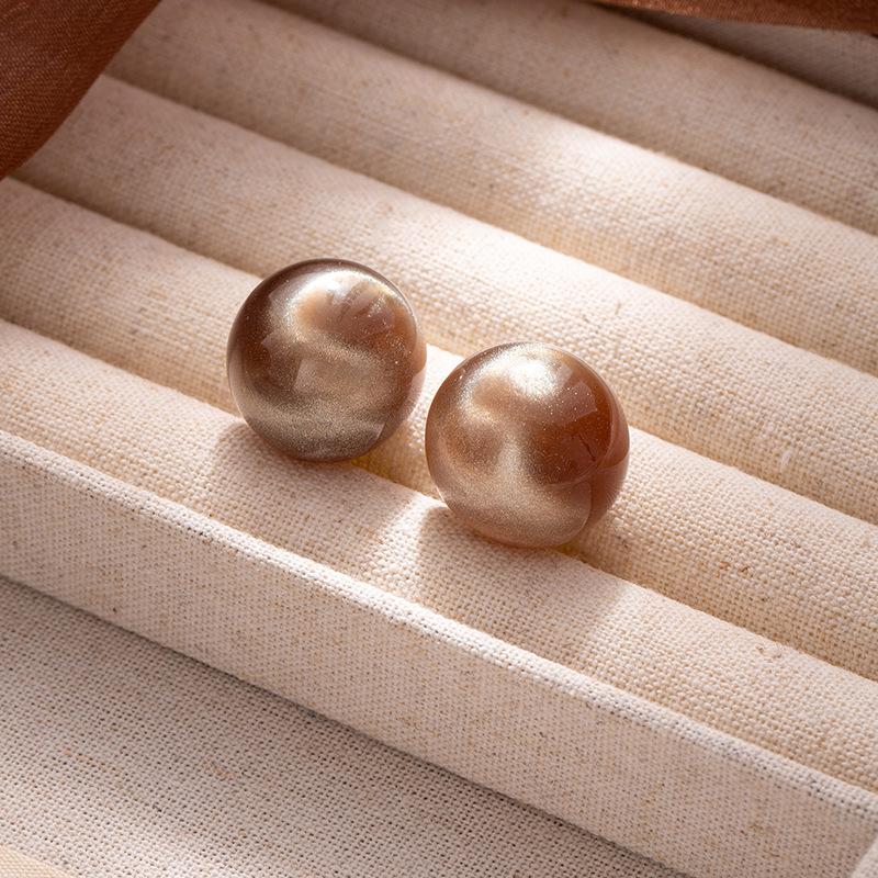 Retro Hong Kong Style Smudged Cat'S Eye Round Ball Stud Earrings Female Maillard Style High-End Earrings Fashion Design Temperament Earrings