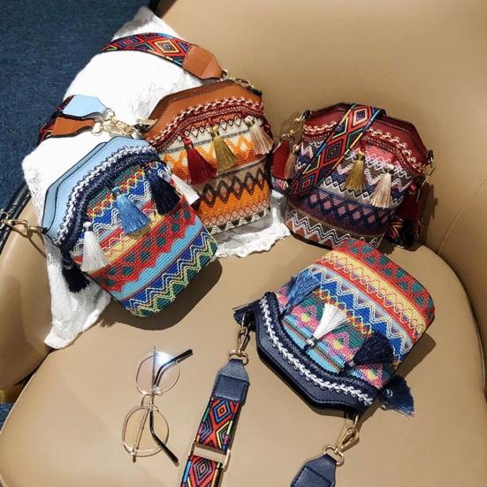 Boho Crossbody Bag with Tassel Retro Ethnic Crossbody Purse with Adjustable Strap Fringed Colorful Shoulder Bag for Women Holiday Street