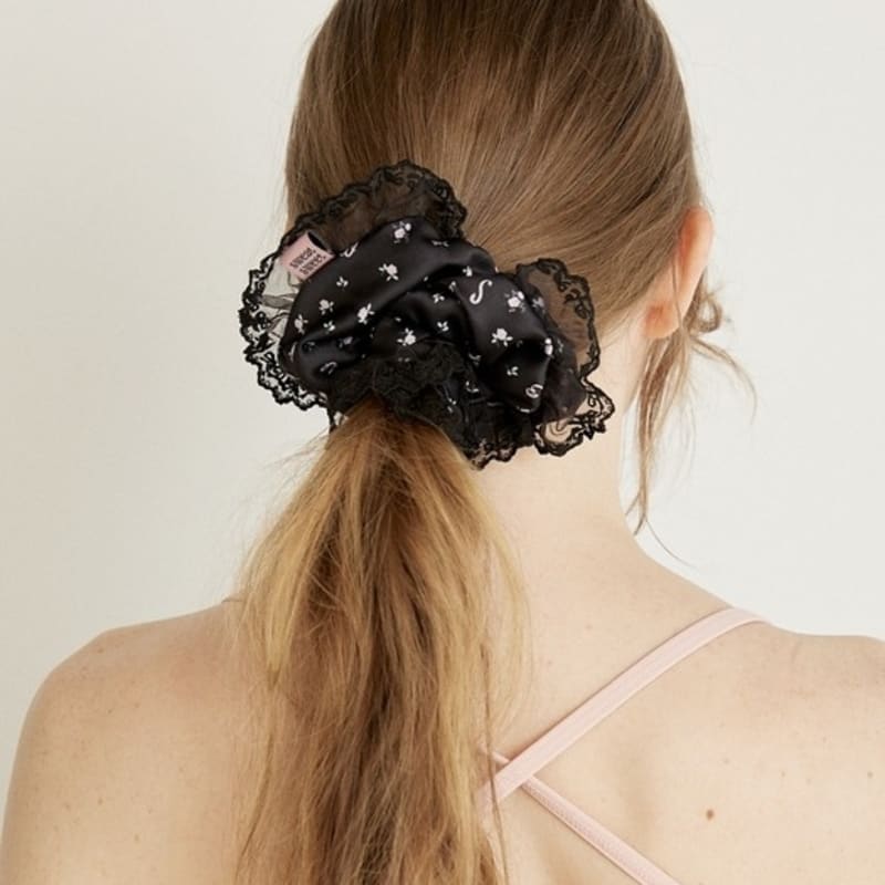 Sweatsweet BIG LACE SCRUNCHIE - BLACK