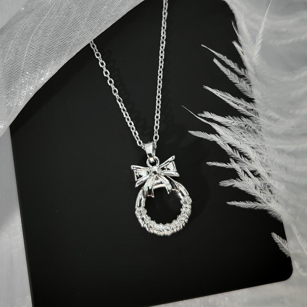 Princess On The Run Bow Safety Buckle Necklace Women'S Retro Ethnic Style Versatile Temperament Geometric Jewelry