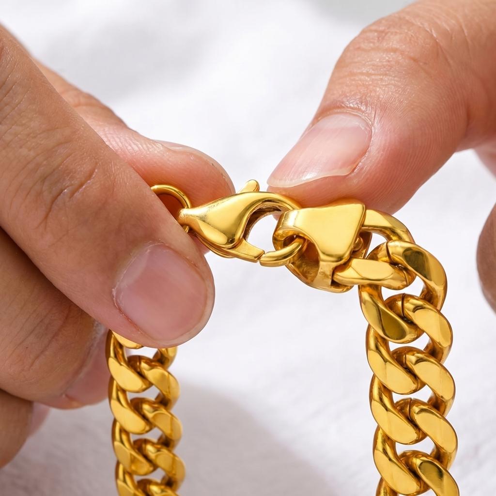 Stainless Steel Cuban Link Chain Necklace for Men and Women Classic Curb Chain Thick Durable Design for Everyday Wear