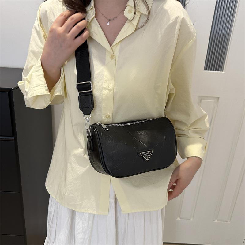 Textured Women's Bag 2024 New Pillow Bag Spring Women's Leisure Trend Messenger Bag Fashionable Textured Shoulder Bag