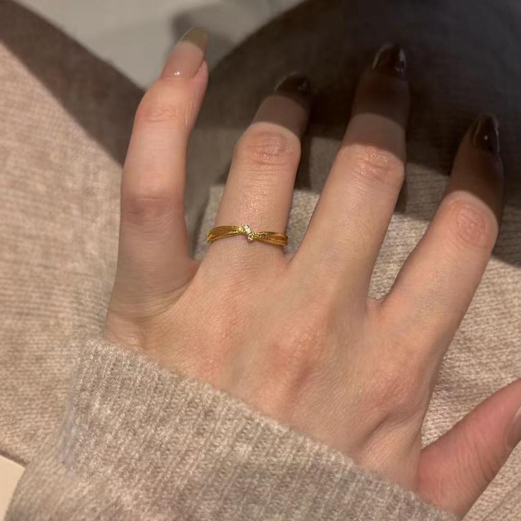 Golden Sparkly Thin Diamond Ring - Exquisite, Light Luxury Fashionable Finger Accessory
