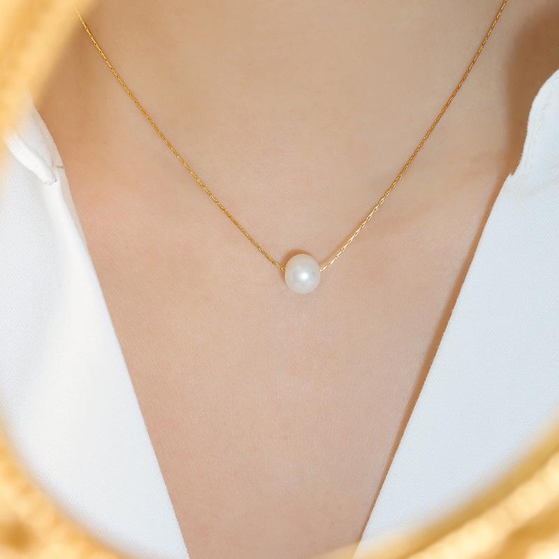 Exquisite Minimalist Freshwater Pearl Pendant Necklace, 18K Gold-Plated Titanium Steel Clavicle Chain
