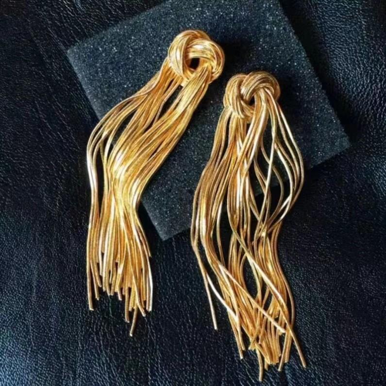 Chen Shuting'S Sister-In-Law Has The Same Earrings, Earrings, And High-Leaf Design Sense. Chen Shuting'S Fringed Long Style Is Trendy.