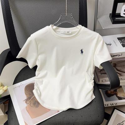 Camiseta Europeia com Logo de Cavalo Slim Fit de Manga Curta Plissada 2026
