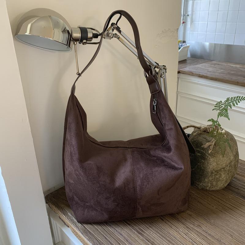 Trendy and personalized women's tote bag, daily commute underarm bag, simple solid color matte shoulder oblique span bag