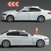 1:24 530Li Luxury Car Alloy Model Diecast Car Toys Doors Opened Sound Light Pull Back Miniature Vehice Ornament kids Gift