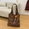 Retro simple large-capacity tote bag women's new niche leopard print shoulder bag casual commuter bag
