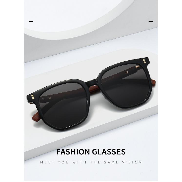 Tea-colored sunglasses for women, retro-style with faux wood grain frames, suitable for round faces, TR material, sun protection