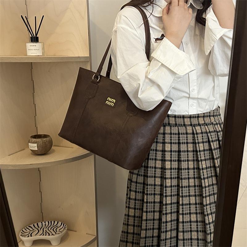 Simple casual tote bag, new fashion commuter shoulder bag, niche design handbag