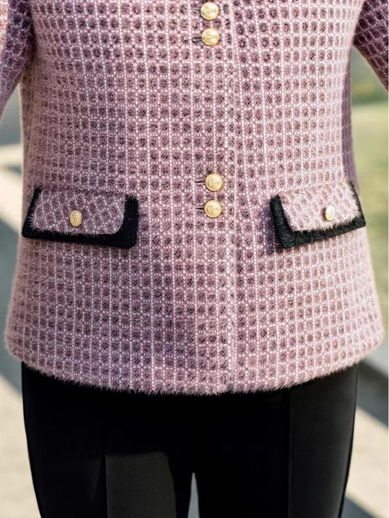 Elegant Women's Plaid Lapel Jacket - Stylish Spring 2026 Edition for Mature Women