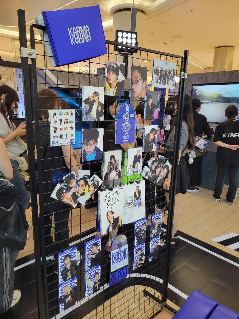 [USED] Stray Kids KARMA Pop-Up Rakidro Comp