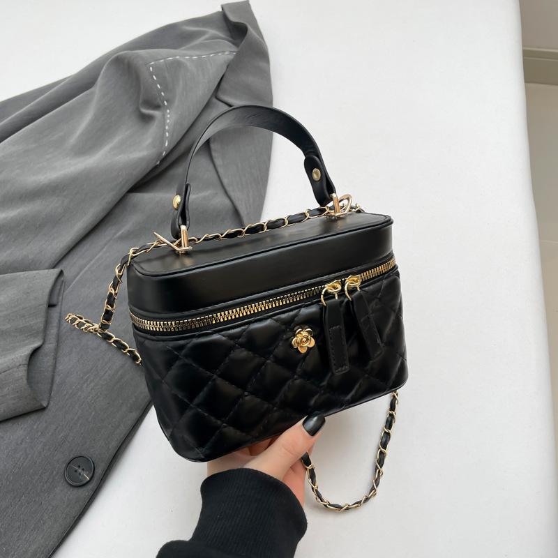 2 Winter new diamond chain portable women's bag fashionable personality shoulder crossbody bucket bag