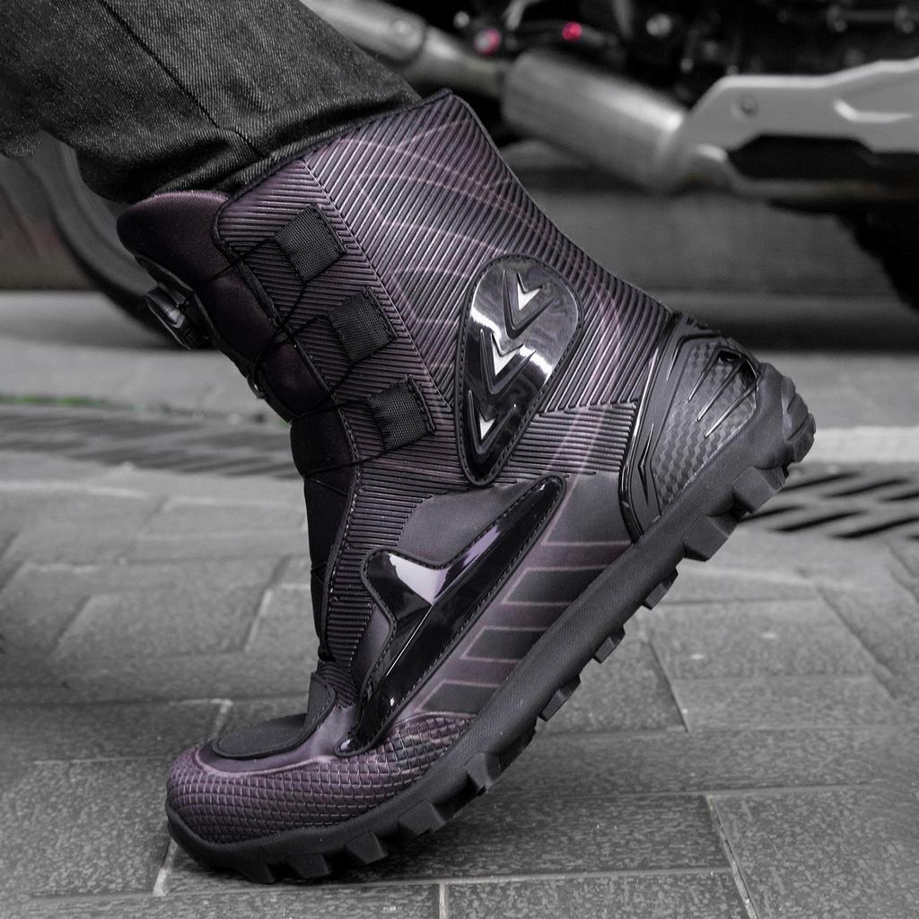 Unisex Dark Tone Protective Protective Motorcycle Shoes High Top Riding Boots Reinforced Sole Biker Outdoor Travel Footwear