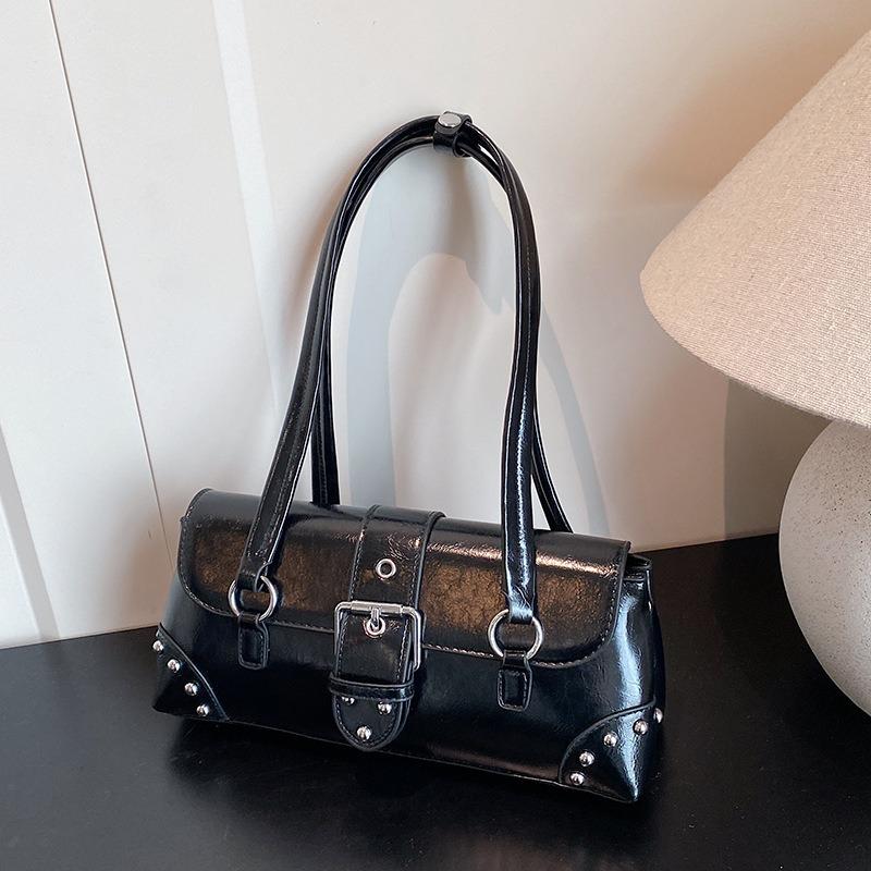 Highend underarm bag women's new trend fashion versatile rivet locomotive bag retro handbag