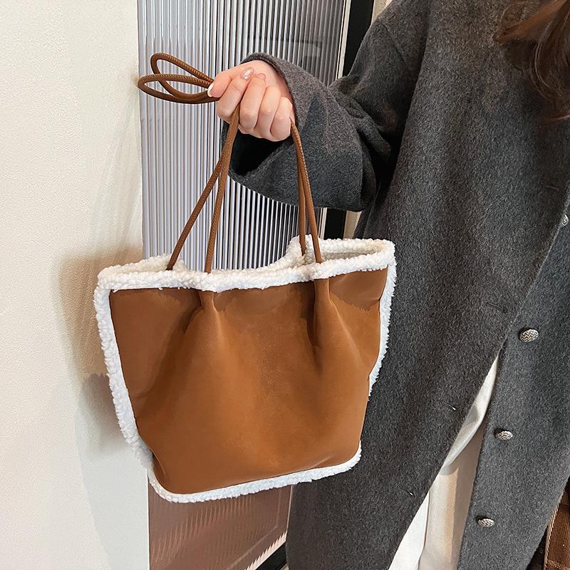 Autumn and Winter Suede Maillard Bag Women's 2025 New Shoulder Portable Commuter Bag Lamb Wool Tote Bucket Bag