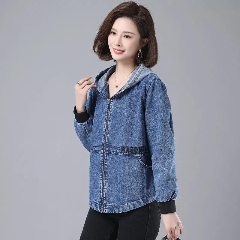 Dámská jarní a podzimní džínová bunda s kapucí pro matky středního věku, korejská verze volného střihu velkých velikostí, temperamentní džínový top