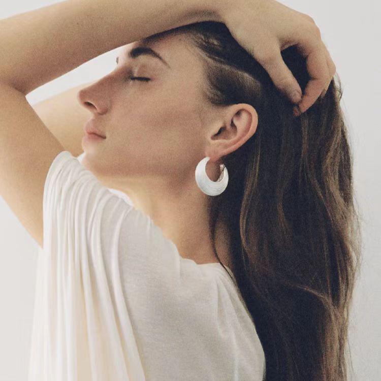 Niche European-American High-End Geometric Retro Stud Earrings with Unique Cold Style Design