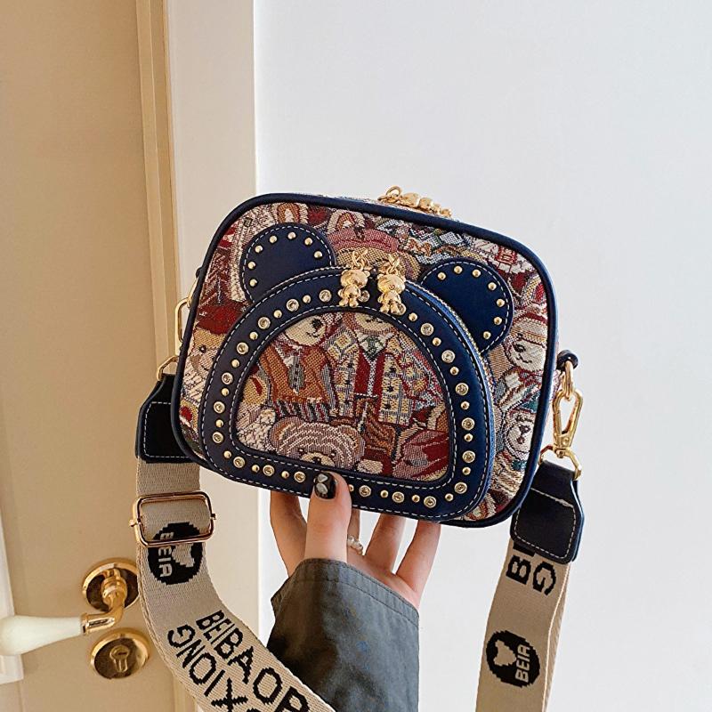BEIBAOBAO New Canvas Embroidered Small Square Bag Cute Cartoon Small Bear One Shoulder Bags Fashionable Exquisite Design Rivet Women's Messenger Bag