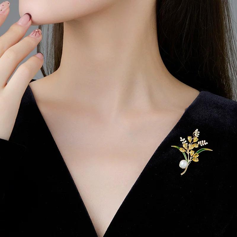 Harvest Wheat Ear Pin - Elegant and Graceful Crystal Brooch with Small Design Touch - Uncommon Pin for Special Occasions