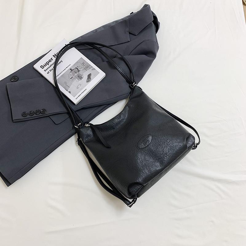 Stylish And Spacious Korean Style Large Capacity Tote Bag For Women In Trendy Colors