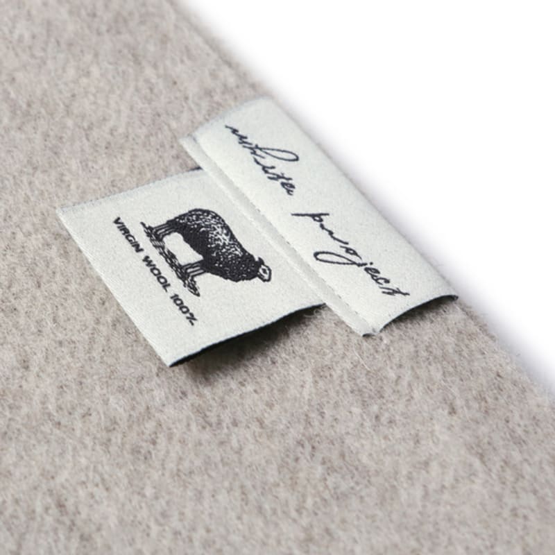 White Project REINE WOLLE 100 SCHAL_HELLHAFER