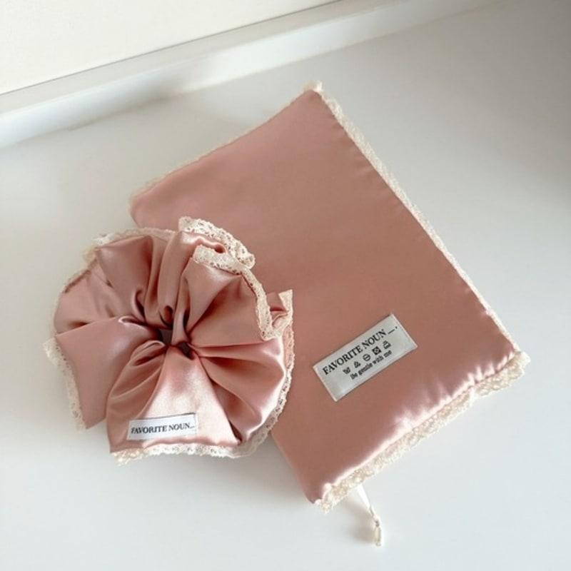 Favorite Noun Noah Scrunchies_Pink