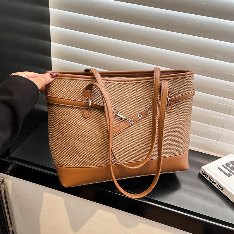Large-capacity simple tote bag women's new niche design versatile shoulder bag work commuter bag
