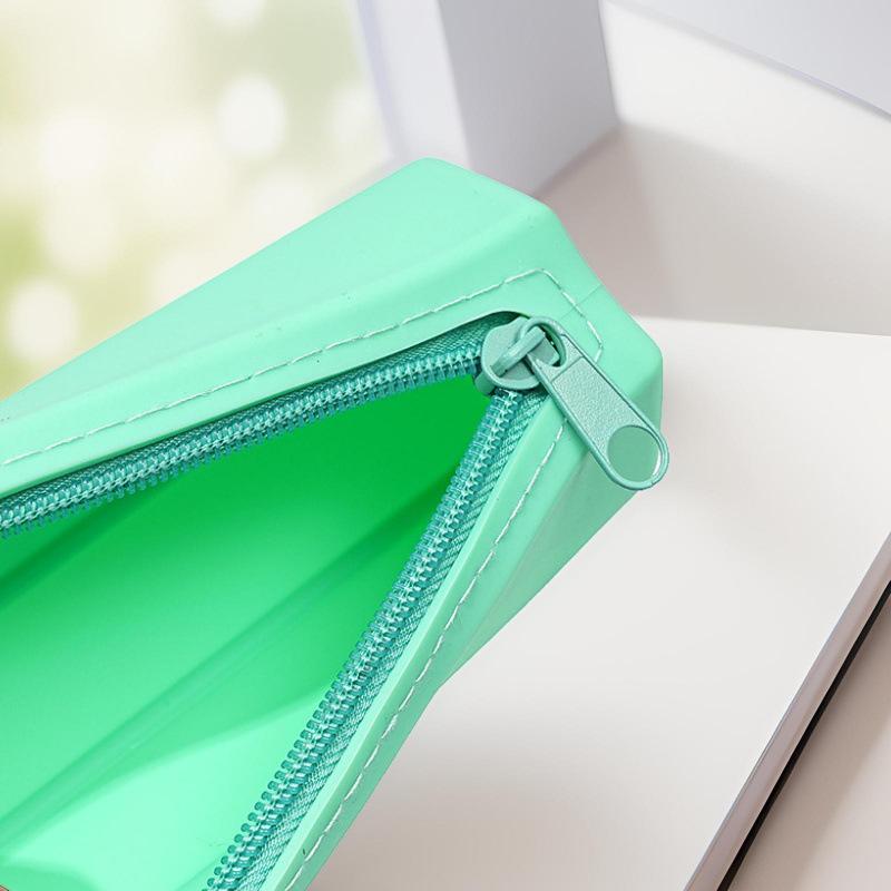 Silicone pencil-shaped pencil case/stationery bag, soft and easy to clean, simple student stationery bag