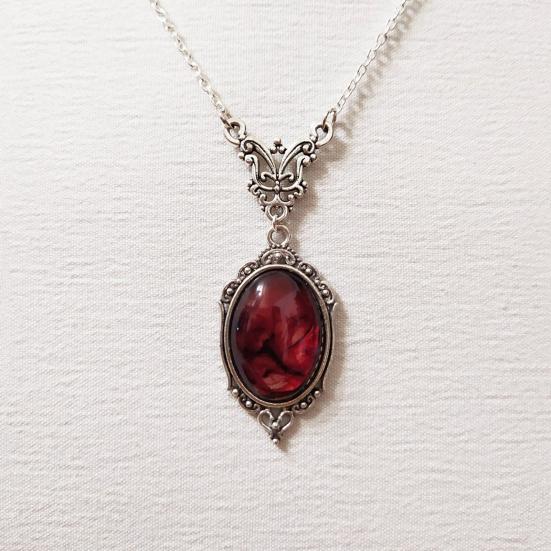 Pendant Necklace Elegant Oval Design Vintage Exquisite Red Quartz Charm Necklace Butterfly Necklace Daily
