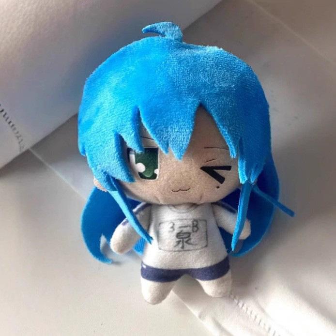 Lucky Star Imi Konata Plüschtier Niedlicher Anime-Charakter Weiche Stoffpuppe Mit Turnanzug Für Fans Geburtstagsgeschenk Heim Schreibtisch Dekoration 10cm